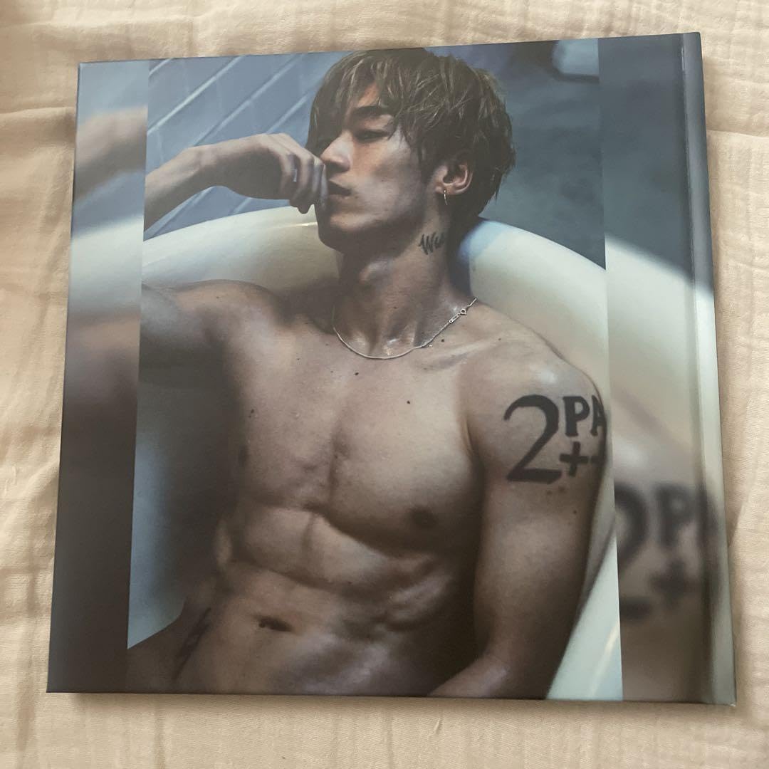 Amazon.co.jp: whitejam SHIROSE 1st写真集サイン入り年賀状付 : おもちゃ